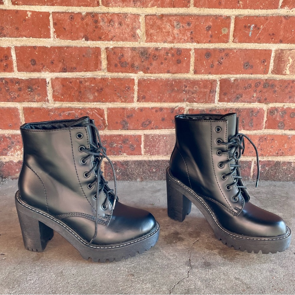 Madden Girl Black Faux Patent Leather Stacked Combat Boots Sz 8 Lace Up Goth - Picture 7 of 13
